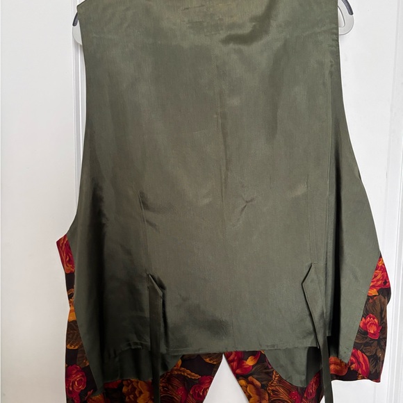 JH Collectibles Floral Vest - Red and Orange - Picture 4 of 4